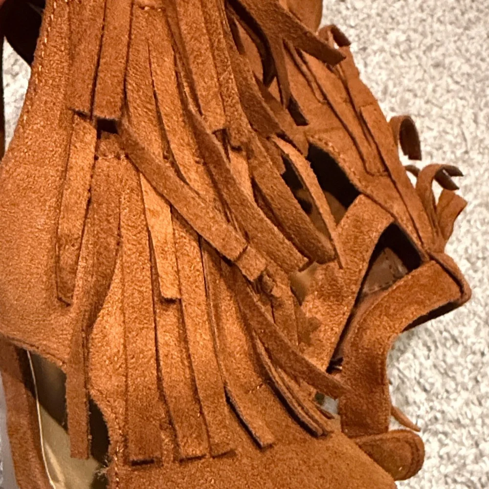 Brown Fringe Heeled Sandals 7.5 - Picture 9 of 10